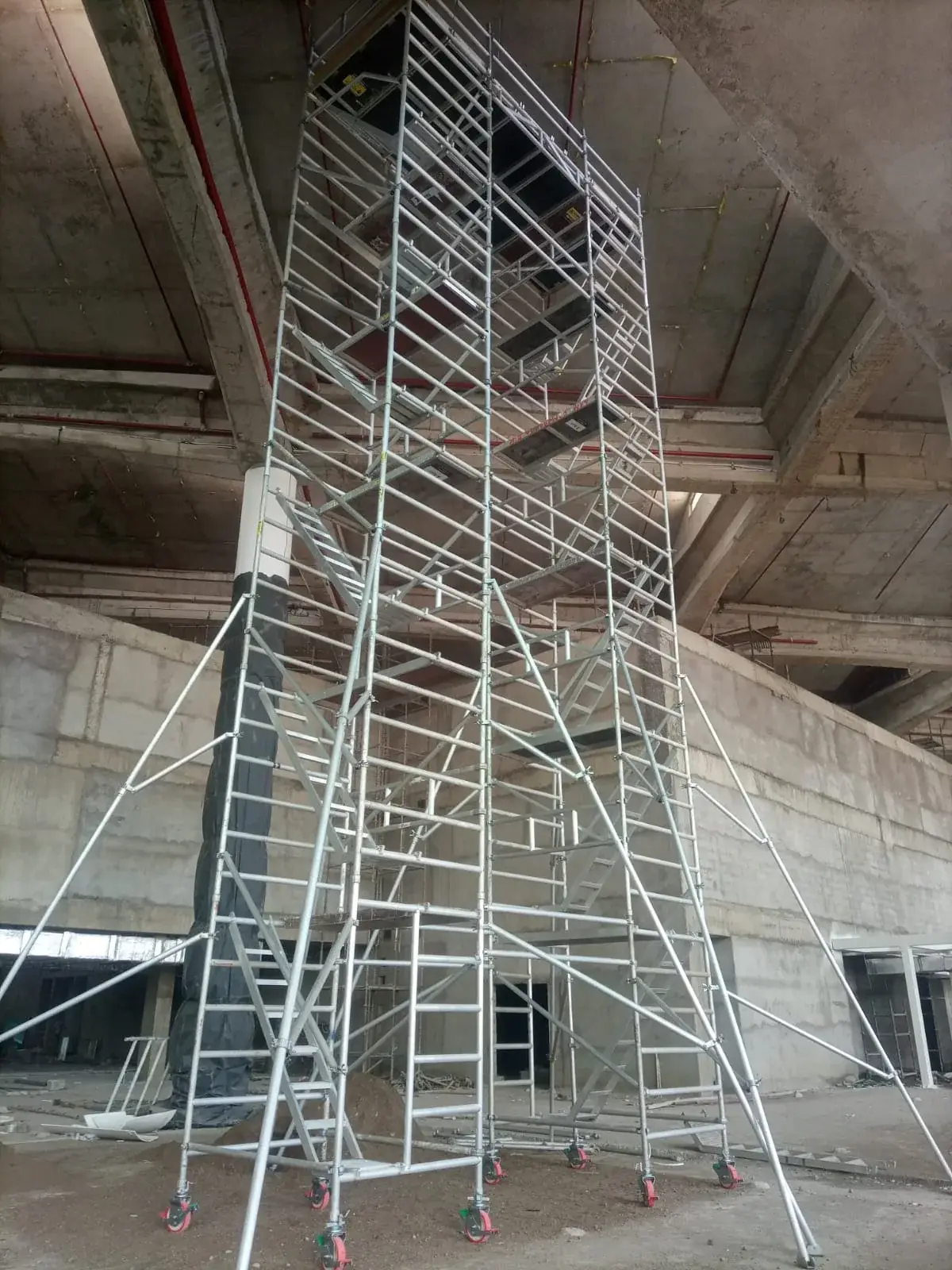 Customized aluminium scaffolding tower at a construction site