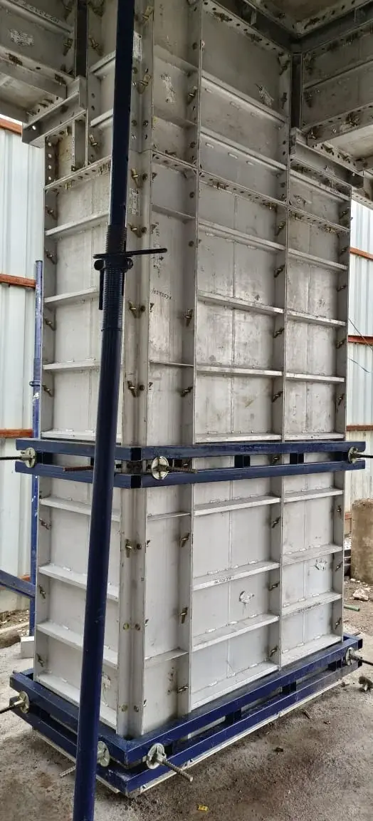 Aluminium column formwork assembled for a construction project
