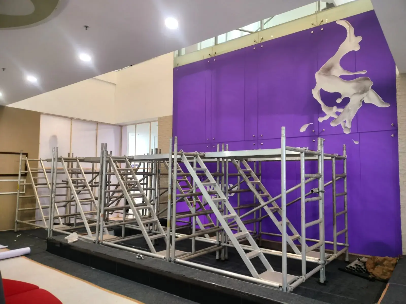 Customized access platforms installed inside a commercial building