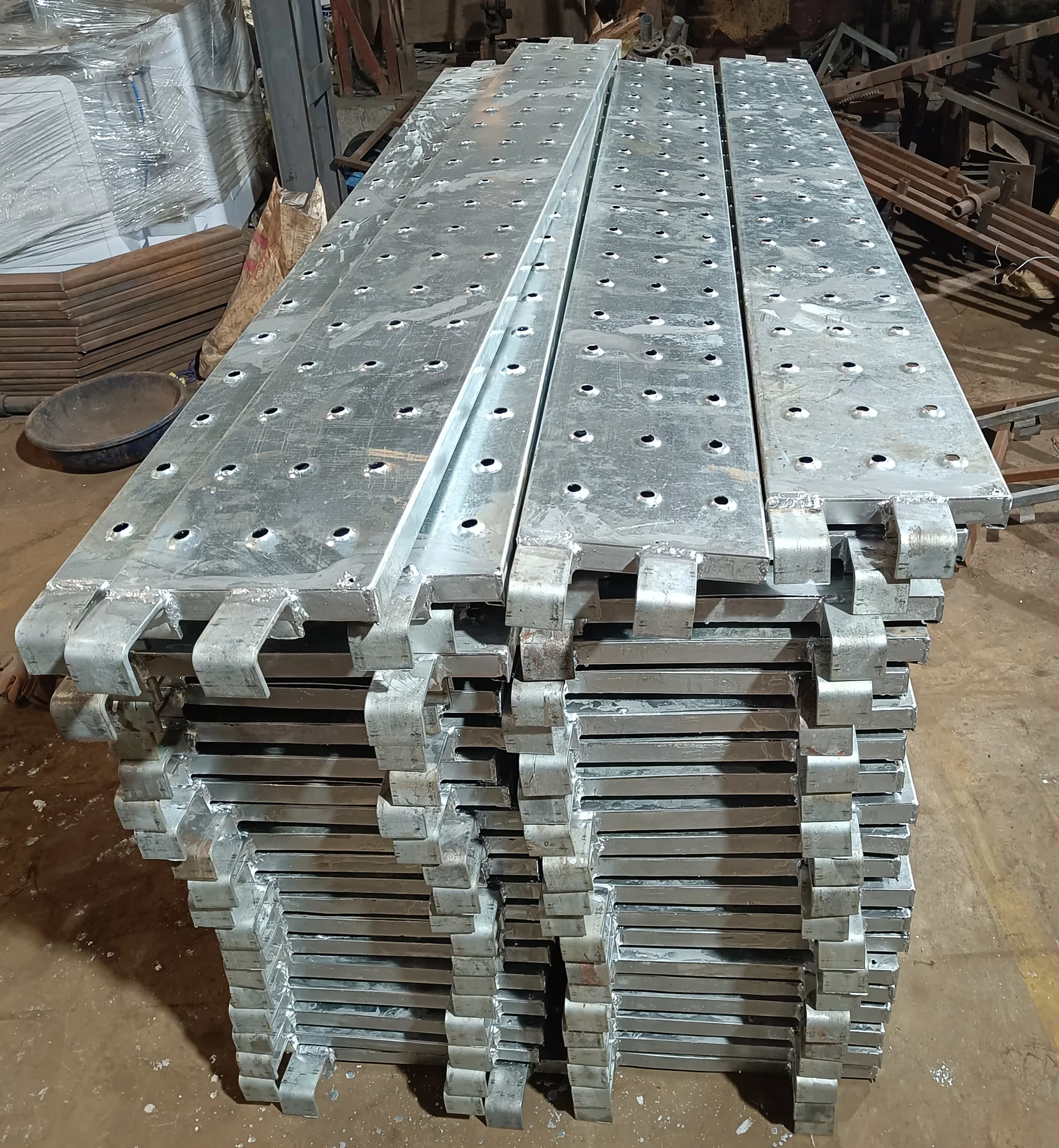 Pre-galvanized scaffold platform