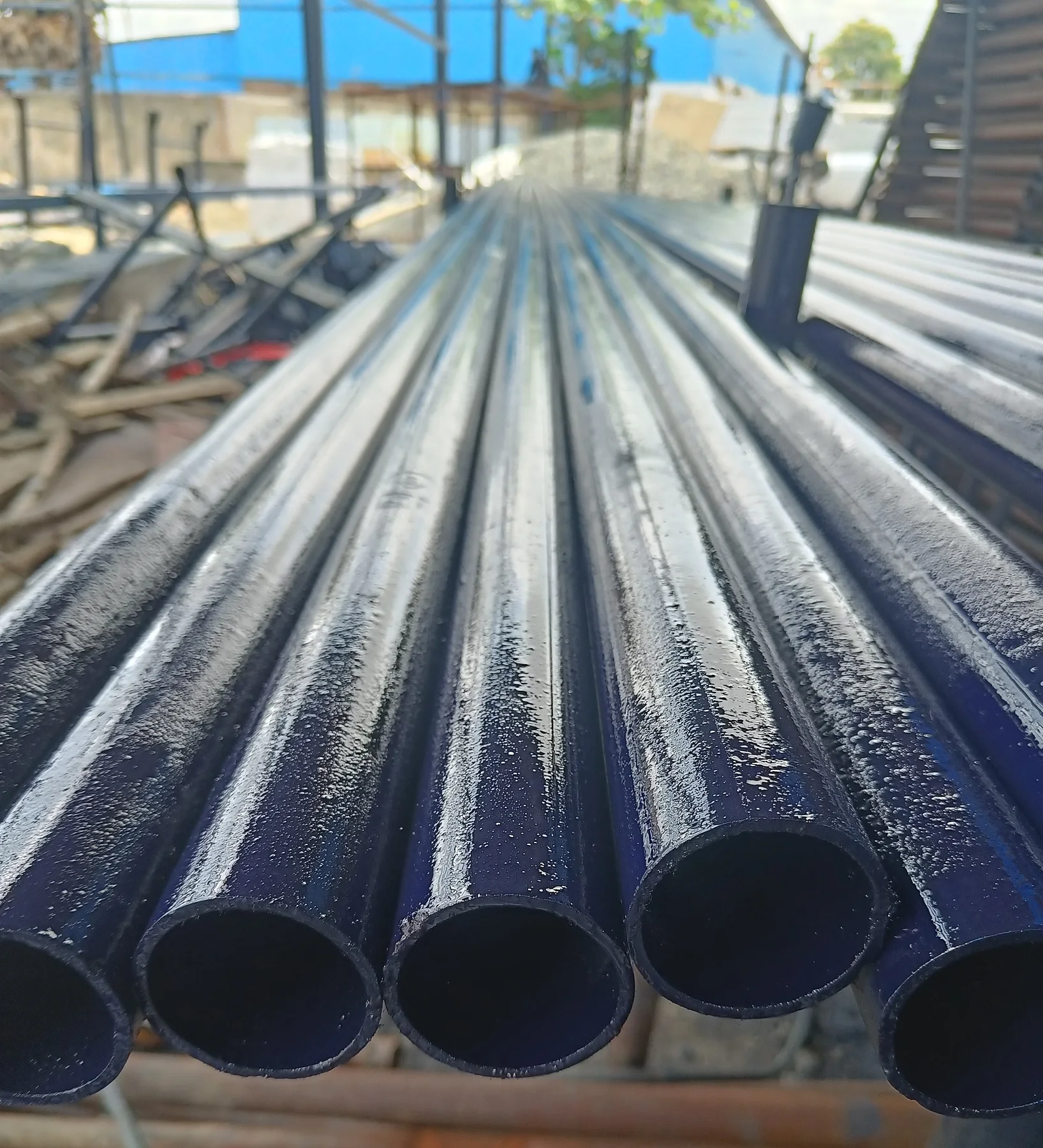 Painted MS scaffold pipe for pipe-and-coupler assemblies