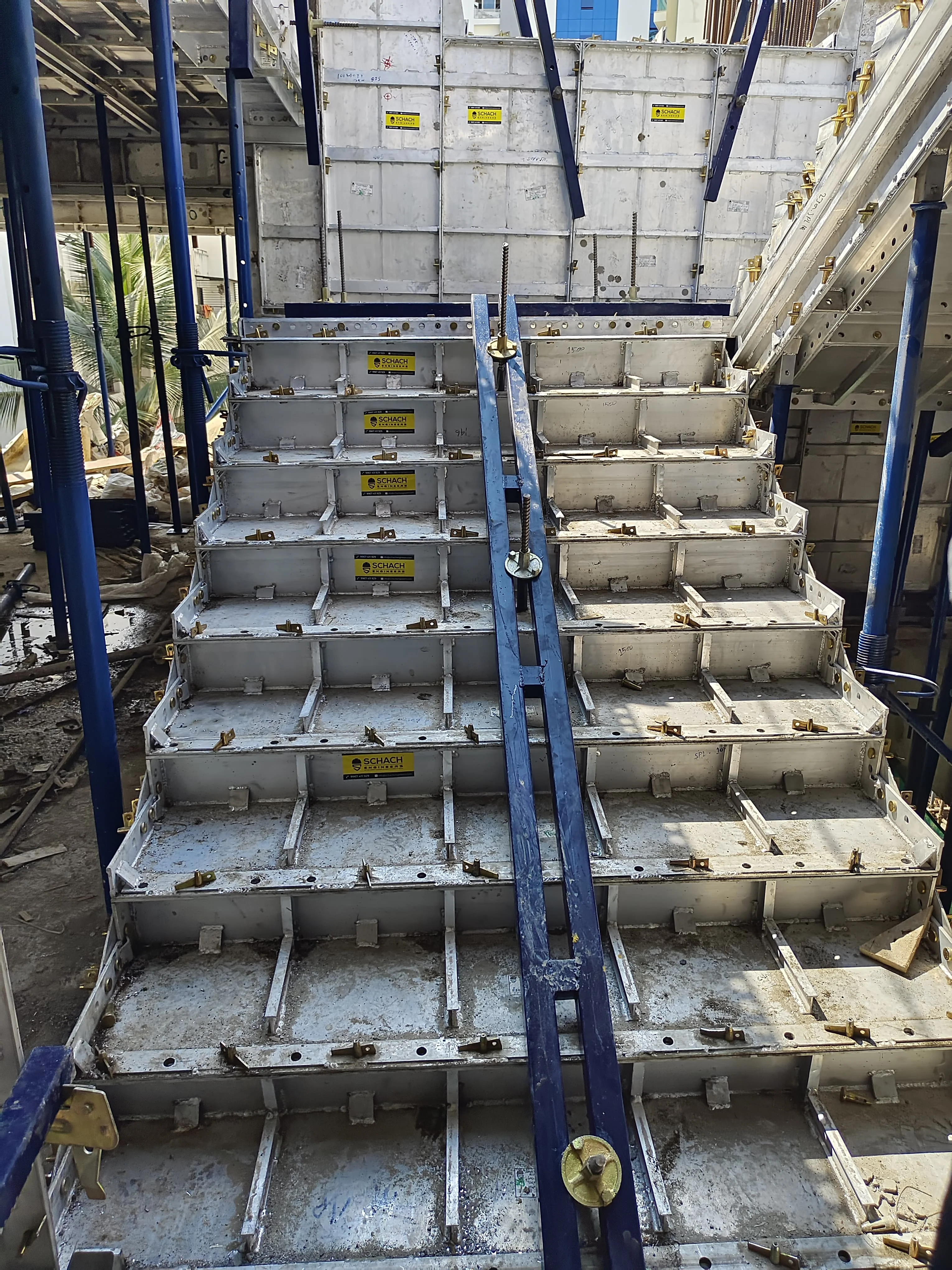 Aluminium staircase formwork assembly
